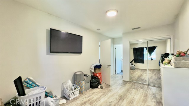 11125 Glenoaks Boulevard, Pacoima CA: https://media.crmls.org/medias/317b006f-c381-4645-a790-7b3aecde91e0.jpg