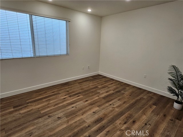 Detail Gallery Image 8 of 11 For 14550 Burbank, Sherman Oaks,  CA 91411 - – Beds | – Baths