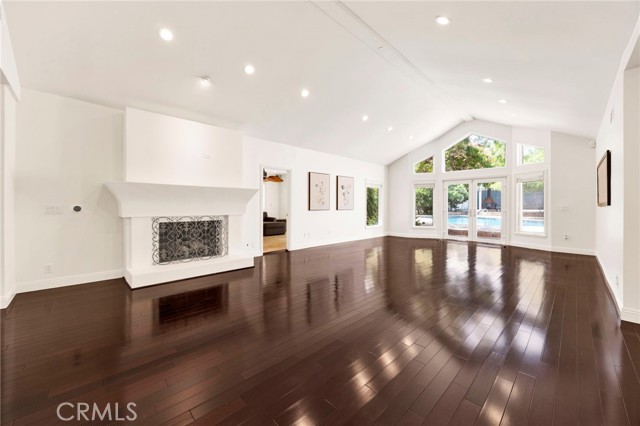 18930 Wells Drive, Tarzana CA: https://media.crmls.org/medias/317c3335-81c9-4103-bfb2-8dee4480ec2b.jpg