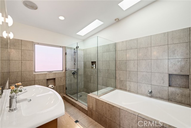 Detail Gallery Image 27 of 39 For 409 Calle Mayor, Redondo Beach,  CA 90277 - 3 Beds | 2/1 Baths