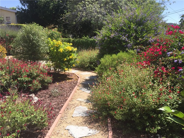 Detail Gallery Image 16 of 20 For 10602 Helendale Ave, Tujunga,  CA 91042 - 3 Beds | 2 Baths