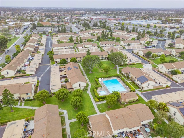 201 W Alton Ave, Santa Ana CA: https://media.crmls.org/medias/317eeb44-111a-4a14-960e-0e5d71b5848b.jpg