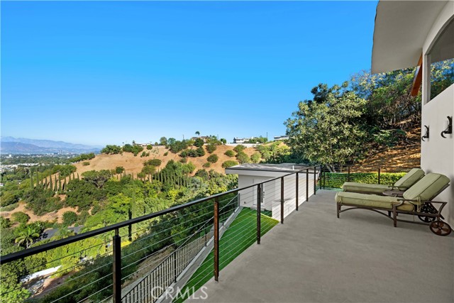 3631 Sunswept Drive, Studio City CA: https://media.crmls.org/medias/317ef973-60c1-42c1-8386-ed0e35865af7.jpg