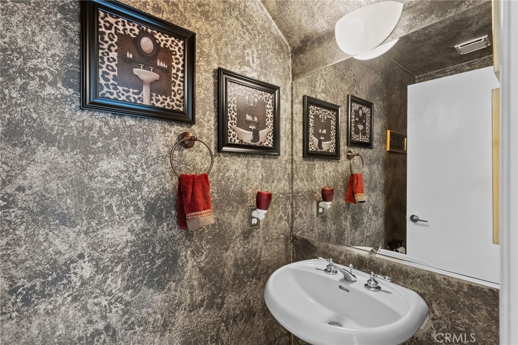 https://media.crmls.org/medias/317f0c7d-30f2-47cf-afbb-571cf0067dc6.jpg?preset=X-Large