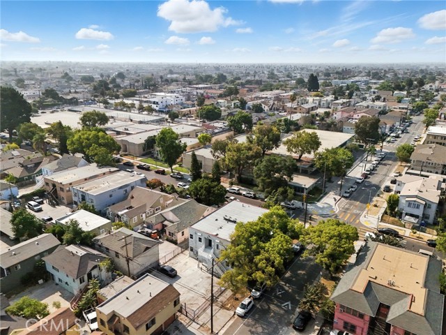 873 W 41st Drive, Los Angeles CA: https://media.crmls.org/medias/317f57f8-d0dd-4542-b1ff-a34707df6c51.jpg