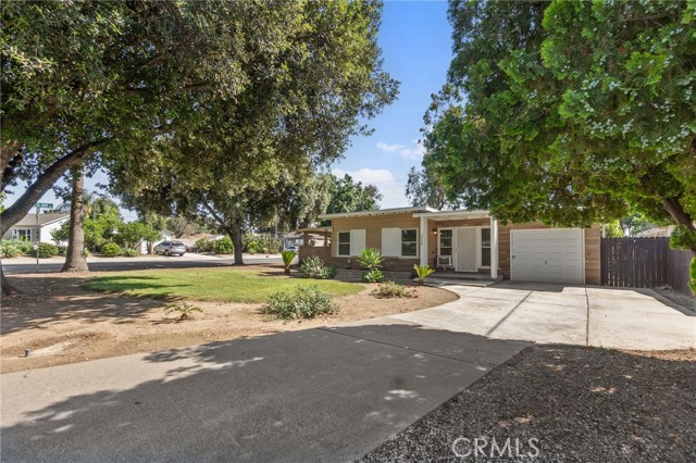 3604 Cortez Street, Riverside CA: https://media.crmls.org/medias/317fdeb1-4701-49d5-b0b0-3846cd91c36c.jpg