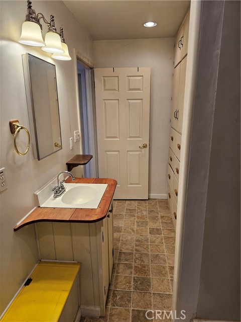 Detail Gallery Image 7 of 34 For 5532 Pine Ave, Clearlake,  CA 95422 - 2 Beds | 2 Baths