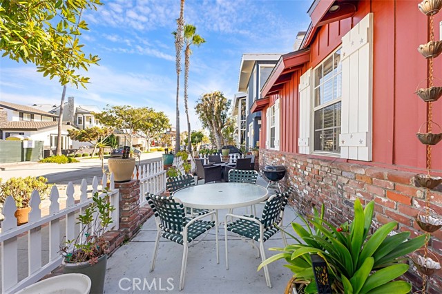 Detail Gallery Image 2 of 28 For 1743 Miramar Dr, Newport Beach,  CA 92661 - 3 Beds | 2 Baths