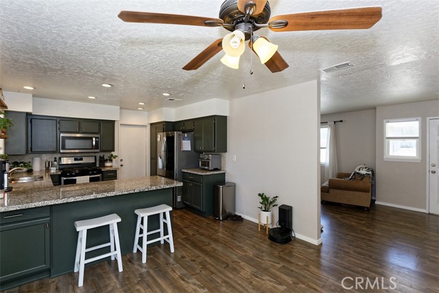 Detail Gallery Image 7 of 26 For 21110 Multnomah Rd, Apple Valley,  CA 92308 - 3 Beds | 2 Baths