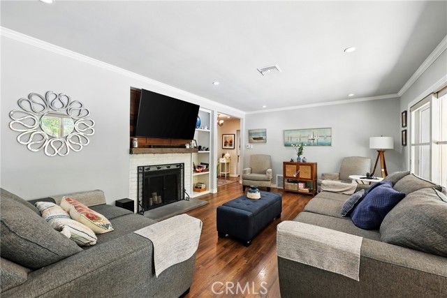 7604 Forest Avenue, Whittier CA: https://media.crmls.org/medias/3181c4da-dadc-4e7f-b6f8-4df04163ebf0.jpg