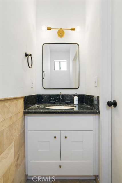 3208 Colorado Avenue, Santa Monica CA: https://media.crmls.org/medias/318213de-d2fe-46d0-a5cd-cccf638305e6.jpg