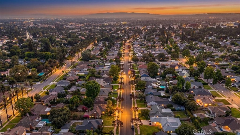 https://media.crmls.org/medias/31827715-4d0c-43f7-b6f9-c5af8627937a.jpg?preset=X-Large