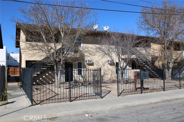 38429 10th E Place, Palmdale CA: https://media.crmls.org/medias/31853684-2432-47e0-8972-374af785d80b.jpg