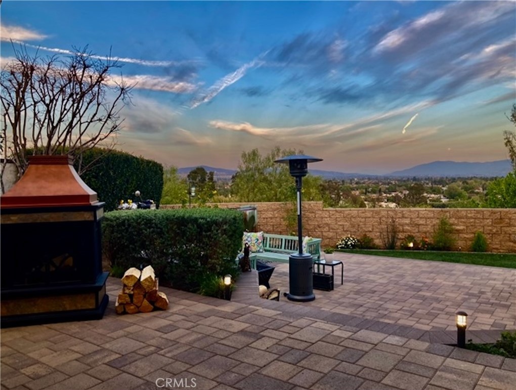 https://media.crmls.org/medias/318553e3-bed0-4a88-87df-7613ac60a21b.jpg?preset=X-Large