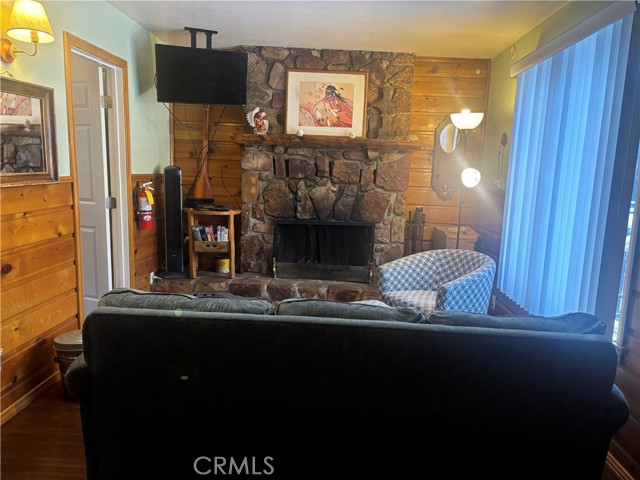 Detail Gallery Image 11 of 26 For 423 Mountainaire Ln, Big Bear Lake,  CA 92315 - 2 Beds | 2 Baths