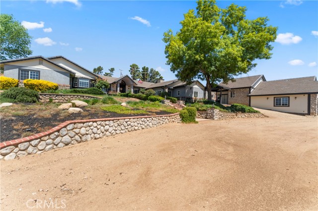34037 Agua Dulce Canyon Road, Agua Dulce CA: https://media.crmls.org/medias/3186573d-1a70-491a-9138-b972d9474446.jpg