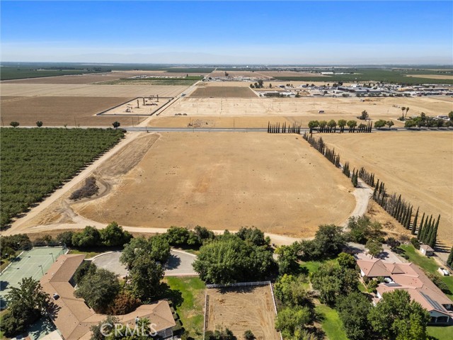1320 E Lerdo, Shafter CA: https://media.crmls.org/medias/31869088-4d29-4ece-b310-2a3bd20efda4.jpg