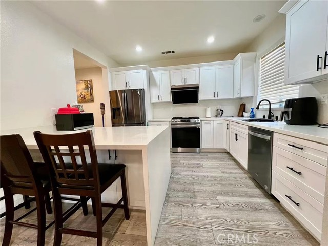 Detail Gallery Image 7 of 21 For 21 New Jersey, Irvine,  CA 92606 - 5 Beds | 3 Baths