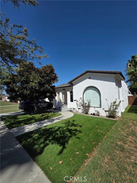 1525 East Poinsettia