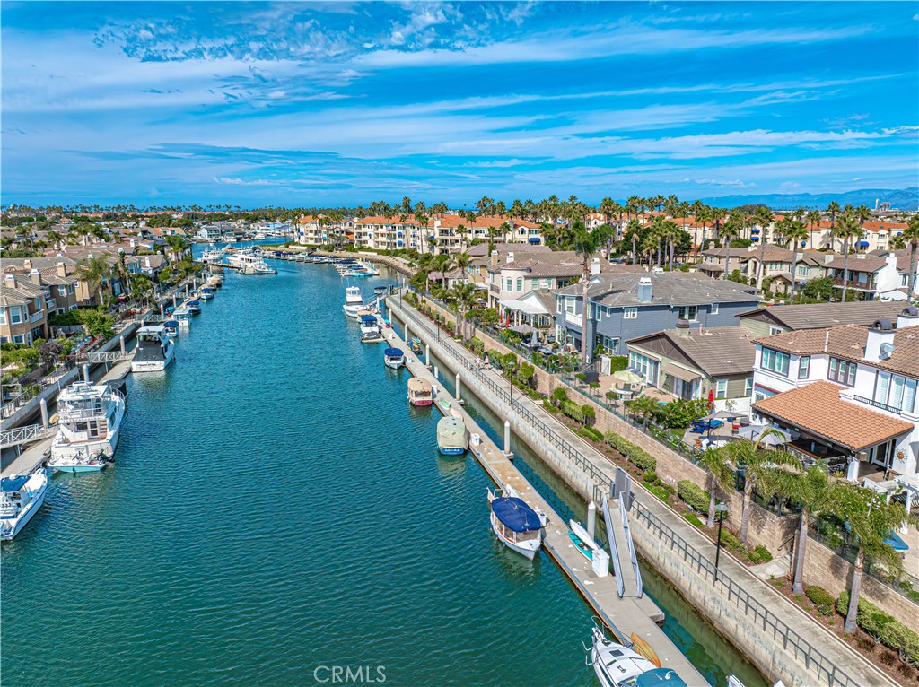 https://media.crmls.org/medias/3187646d-f63b-47e9-ab92-e74f1323bd41.jpg?preset=X-Large