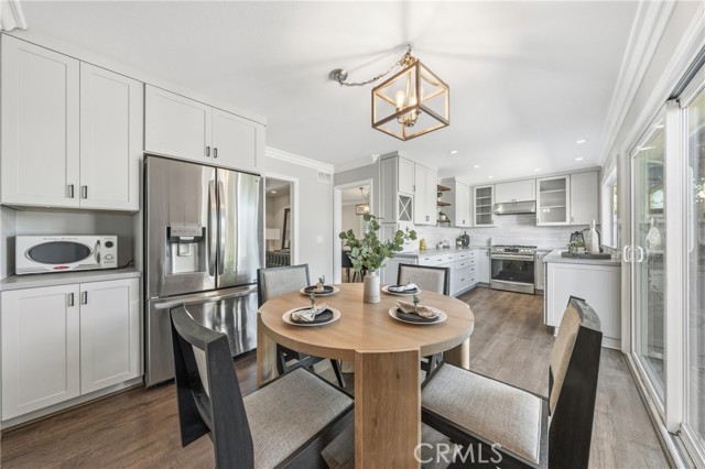 Detail Gallery Image 13 of 37 For 2214 Vista Hogar, Newport Beach,  CA 92660 - 4 Beds | 2/1 Baths