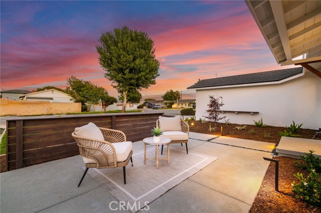 Detail Gallery Image 3 of 33 For 15801 Carrie Ln, Huntington Beach,  CA 92647 - 3 Beds | 2 Baths