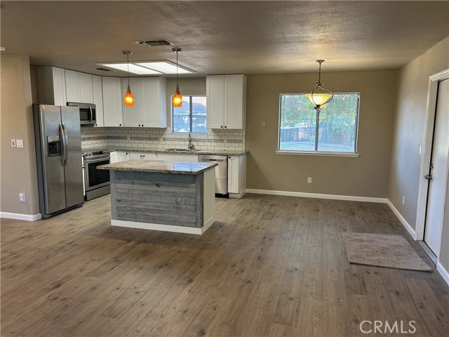 Detail Gallery Image 2 of 11 For 11896 Road 37, Madera,  CA 93636 - 3 Beds | 2 Baths