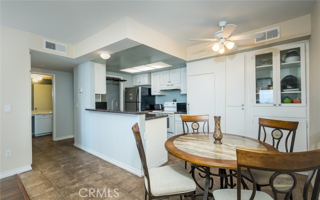 Detail Gallery Image 10 of 40 For 1517 E Garfield Ave #50,  Glendale,  CA 91205 - 1 Beds | 1 Baths