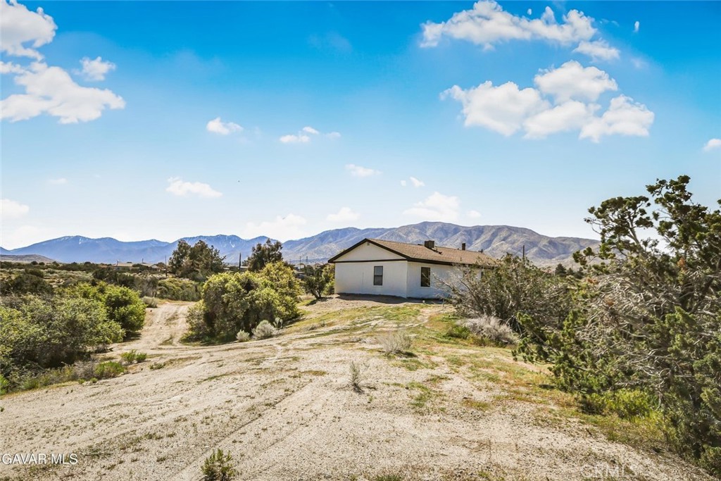 https://media.crmls.org/medias/318956df-fa61-4d4b-919a-0d038a29189c.jpg?preset=X-Large