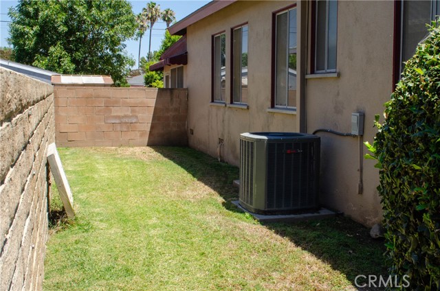 10520 Haskell Avenue, Granada Hills CA: https://media.crmls.org/medias/31895afa-ac42-473c-bcea-00d3f7d7d738.jpg