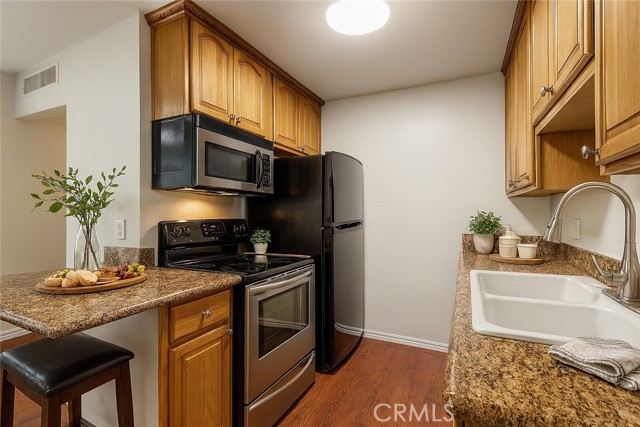 Detail Gallery Image 7 of 27 For 564 N Bellflower Bld #218,  Long Beach,  CA 90814 - 1 Beds | 1 Baths