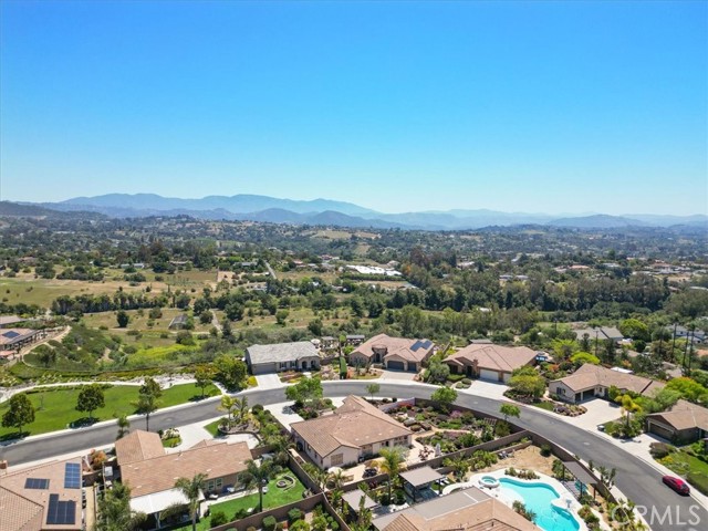 Detail Gallery Image 6 of 56 For 287 Tom Mcguinness Jr. Cir, Fallbrook,  CA 92028 - 4 Beds | 2/1 Baths