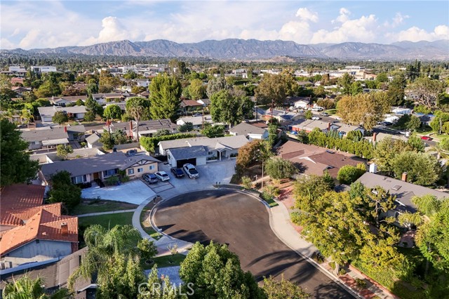 10000 Amestoy Avenue photo 27