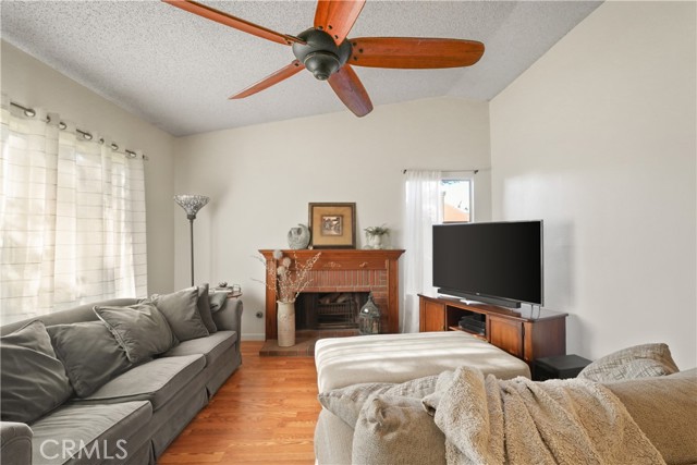 Detail Gallery Image 4 of 45 For 21931 Winding, Moreno Valley,  CA 92557 - 3 Beds | 2 Baths