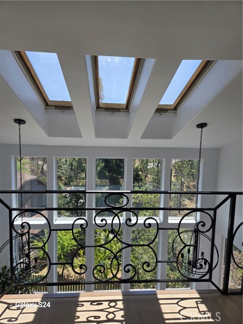 Detail Gallery Image 2 of 6 For 27757 North Bay Rd, Lake Arrowhead,  CA 92352 - 4 Beds | 3 Baths