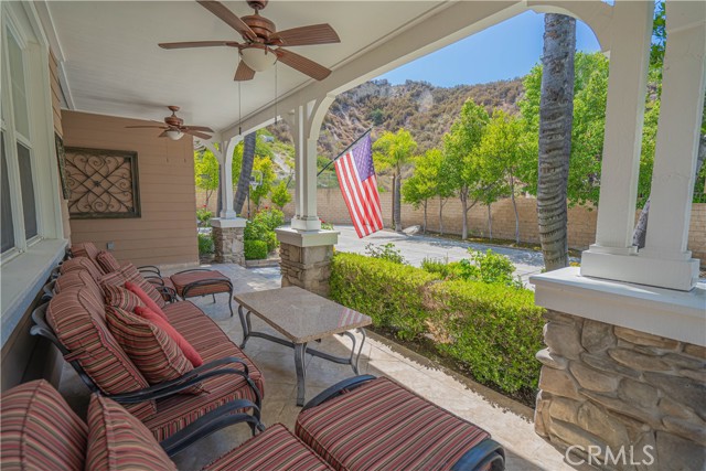 25505 Brighton Place, Stevenson Ranch CA: https://media.crmls.org/medias/318d87e5-3c4a-4d85-a0cc-188250263e3f.jpg
