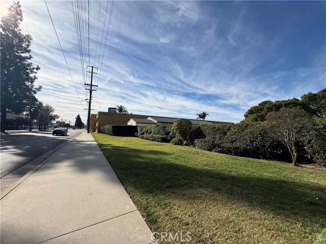 Image 18 of 48 For 405 S Azusa Ave