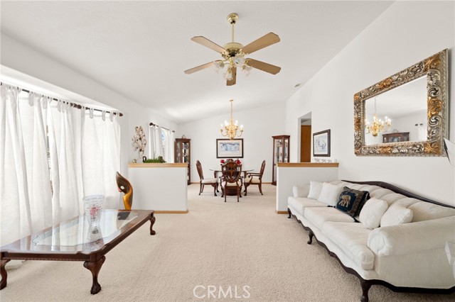 12710 Yorkshire Drive, Apple Valley CA: https://media.crmls.org/medias/318ed194-4adf-4487-b0d2-3fc0763900a0.jpg