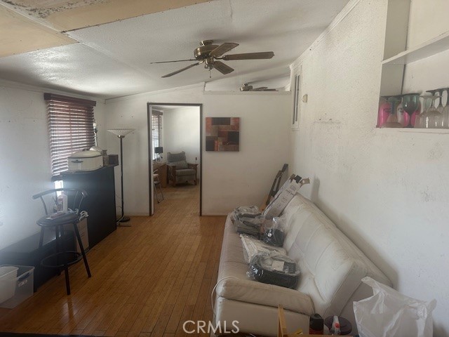 641 W 48th Street, San Bernardino CA: https://media.crmls.org/medias/318f069a-d808-4ca8-9f03-c8119acccf40.jpg