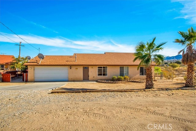 Detail Gallery Image 2 of 45 For 6155 E Parkway, Joshua Tree,  CA 92252 - 3 Beds | 2 Baths