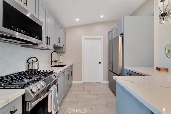 https://media.crmls.org/medias/318f2c29-6a8a-4bec-8af6-dfd0ac632e3c.jpg?preset=X-Large
