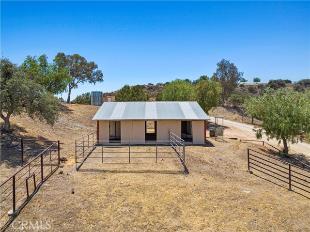 13620 Pales, Agua Dulce CA: https://media.crmls.org/medias/318f663f-7f15-4e7f-a3c1-8a7bcd2b4023.jpg