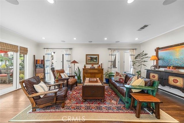 69 Santa Ana Avenue, Long Beach CA: https://media.crmls.org/medias/318f6a66-50ca-49bd-9e46-1e091ca55ef3.jpg