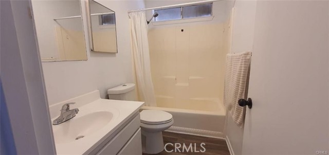 20221 Zuni Road, Apple Valley CA: https://media.crmls.org/medias/318faaf3-e17c-48cb-8459-63f793ac47d2.jpg