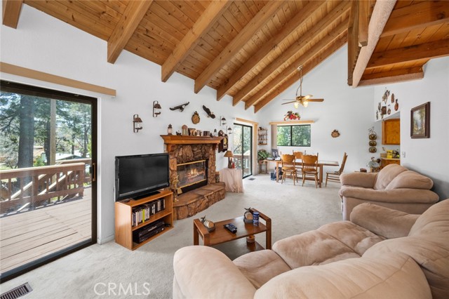 Detail Gallery Image 4 of 38 For 32947 Squirrel Ln, Arrowbear,  CA 92308 - 2 Beds | 2 Baths