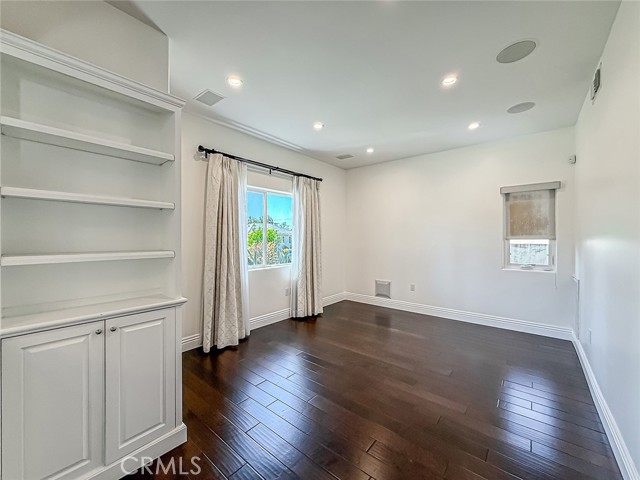 Detail Gallery Image 10 of 58 For 5960 Balcom, Encino,  CA 91316 - 4 Beds | 4 Baths