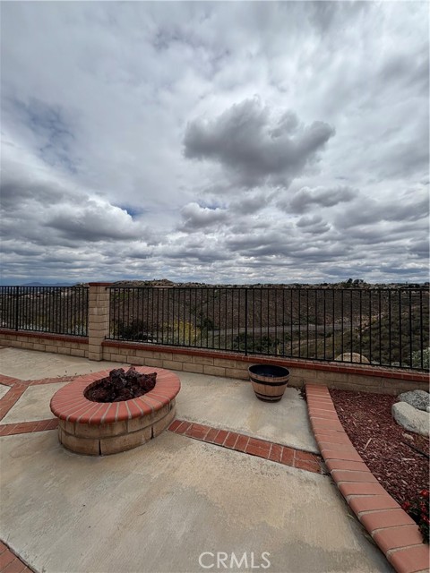 17092 Whispering Brook Way, Riverside CA: https://media.crmls.org/medias/31916a19-78eb-4c8a-a8bc-5c2089bc539f.jpg