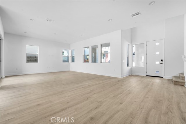 27409 Creekwood Lane, Valencia CA: https://media.crmls.org/medias/3191a32e-fe5a-4a41-86d0-f23f845b0ea8.jpg