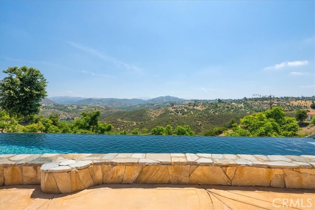 1917 Santa Margarita Drive, Fallbrook CA: https://media.crmls.org/medias/3194217d-65fa-4cd6-8482-8cb5852c3d59.jpg