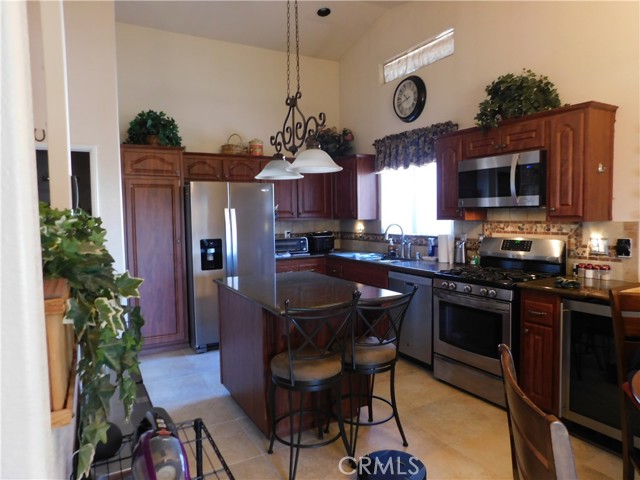 Detail Gallery Image 5 of 27 For 20774 Village Ct, California City,  CA 93505 - 3 Beds | 2 Baths
